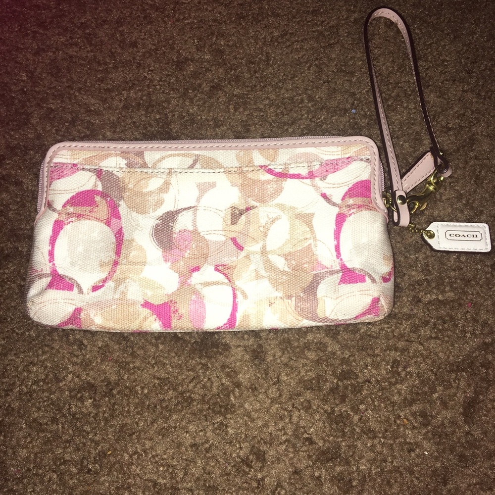 Tiny Convenient wristlet - Picture 2 of 2